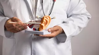 بـ 482 جنيهًا بدلًا من مليون.. تفاصيل إجراء 8 عمليات زراعة قوقعة في أسوان