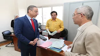 محافظ الجيزة يتفقد إدارات الديوان العام.. ويشدد على "الانضباط"