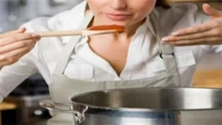 منها حكم تذوق الطعام.. 4 أحكام تهم المرأة في رمضان 