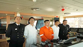 حمولتها تتجاوز 115 ألف طن.. عبور سفينة الغطس العملاقة HUA RUI LONG قناة السويس