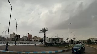 أمطار تضرب السويس وانتظام الملاحة في الموانئ (فيديو وصور)