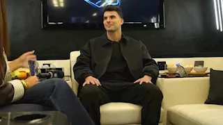 أحمد مصطفى زيزو بإطلالة جذابة في برنامج "رامز ليفل الوحش" 