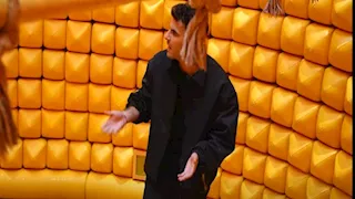 إصابة أحمد زيزو في "رامز ليفل الوحش".. ورامز جلال: "اتغابى على الحيطة"