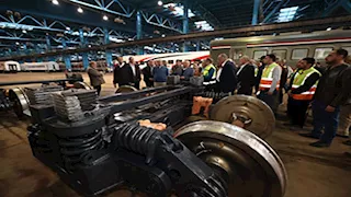 وزير النقل يتفقد ورش كوم أبو راضي ويؤكد: العمل على مدار الساعة