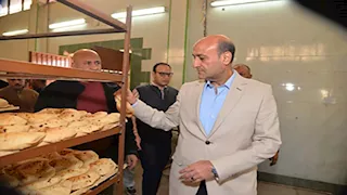 محافظ أسيوط في جولة مفاجئة: لا تهاون مع التلاعب في الدعم