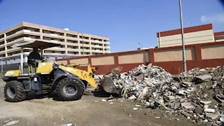رفع 100 طن مخلفات بمنطقتي التصنيع والسلام في بورسعيد