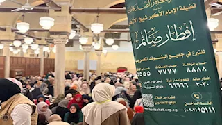 الطلاب الوافدون يشكرون الإمام الأكبر على مبادرة "إفطار صائم" بالجامع الأزهر - فيديو 