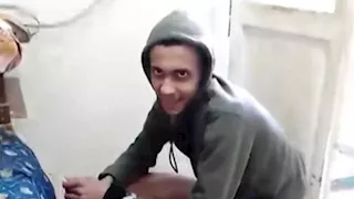 هدد والدته بصعقها بالكهرباء.. قرار من النيابة بشأن عامل في واقعة فيديو الإسكندرية 