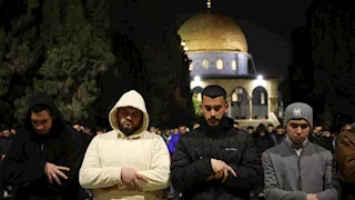 تراويح الأقصى والسعودية توثّق "التربيع الأول" وأزمة ترامب في إيران- (العالم في رمضان)