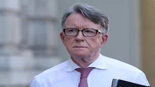 بعد اعتقاله بإطار قضية إبستين.. الإفراج عن السفير البريطاني السابق بيتر ماندلسون بكفالة