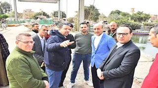 بالصور– محافظ أسيوط يتابع تطوير كوبري الحواتكة ويوجه بسرعة الإنجاز