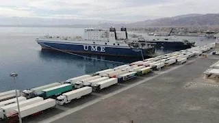  وصول 64 ألف طن قمح و1470 رأس عجول حية إلى ميناء سفاجا