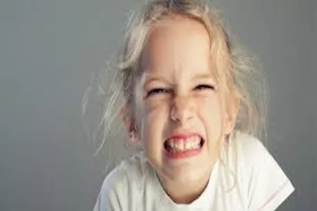 أطفال التوحد.. لماذا يعانون من صرير الأسنان؟ 