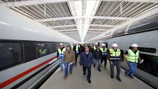  وزير النقل يتابع التقدم في أعمال تنفيذ الخط الأول من شبكة القطار الكهربائي السريع