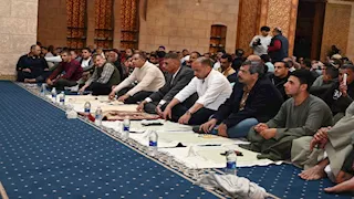 محافظ جنوب سيناء يؤدي صلاة التراويح بمسجد الصحابة بشرم الشيخ