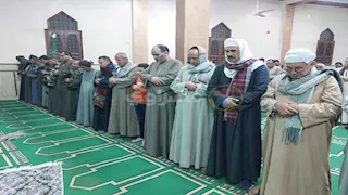 "صفوف كاملة العدد".. صلاة التراويح بمسجد البوالغ وآل رضوان بسوهاج -فيديو وصور