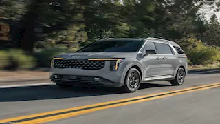 بالصور.. كيا تطلق سيارتها كارنفال هايبرد العائلية رسميًا في الأسواق