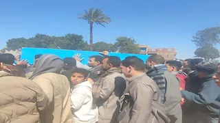 بالصور- تشييع جثمان شاب توفي خلال مباراة بدورة رمضانية في سوهاج