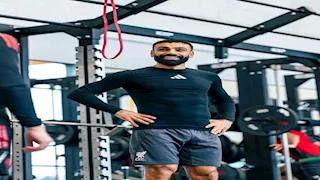 لاعب برشلونة يعترف: "محمد صلاح أصعب مهاجم واجهته"