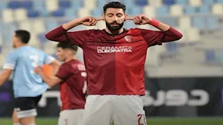 لخلافة أليو ديانج.. الأهلي يستفسر من سيراميكا عن  لاعبه عمرو قلاوة