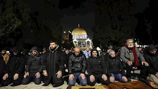 35 ألف مصل يؤدون صلاتي العشاء والتراويح في المسجد الأقصى