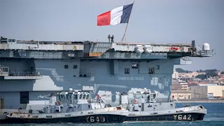 السويد تعترض مسيرة يشتبه أنها روسية أثناء رسو حاملة طائرات فرنسية في ميناء مالمو