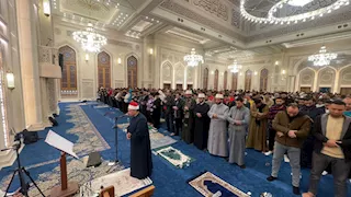 بتلاوات ندية وابتهالات روحانية.. كبار القراء ونجوم «دولة التلاوة» يحيون ليلة 10 رمضان بالمساجد الكبرى