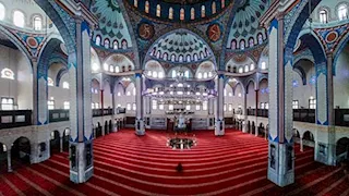 الأزهر ينشر لقطات لمسجد الرحمن بالمظلات: تحفة معمارية جديدة 