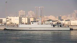 رويترز: تصاعد دخان من منطقة الجفير في البحرين التي تضم قاعدة بحرية أمريكية