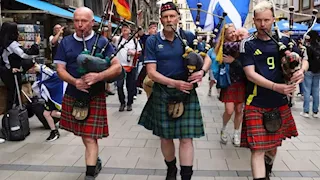 فيفا يسمح بارتداء المشجعين لـ "التنانير" في كأس العالم 2026