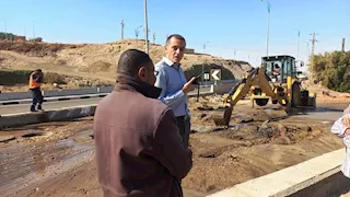 بالصور.. محافظ أسوان يتابع إصلاح خط الطرد بمحطة صرف صحي الكرور