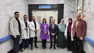  رئيس "تضامن النواب" تطمئن على طفل "باسوس" في معهد ناصر المصاب بطلق ناري