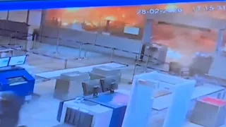 لحظة سقوط طائرة مسيرة إيرانية على مطار الكويت الدولي |فيديو