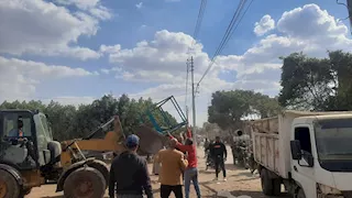 حملة مكبرة لإزالة الإشغالات ورفع المخلفات بمدينة قليوب -صور