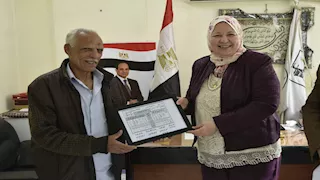 عاد لمقاعد الدراسة في سن الـ 74.. "عم عطية" يحقق حلمه المؤجل وينجح في أولى إعدادي