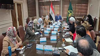 محافظ القليوبية يناقش تطورات مشروع إدارة تلوث الهواء وتغير المناخ