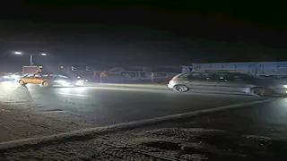 توقف مفاجئ يقلب "مقطورة تريلا" أمام مسجد الجليل بقويسنا (صور)