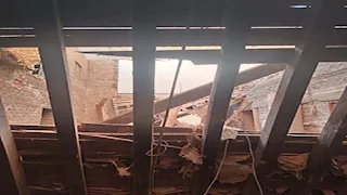  إصابة شخصين في انهيار سقف منزل أثناء الهدم بأسيوط -صور