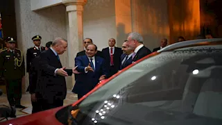  ننشر صور السيارة المُهداة من أردوغان للرئيس السيسي 