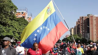 الشعب يطالب بتحرير الرئيس.. تظاهرات حاشدة في كاراكاس تنديدا باحتجاز مادورو