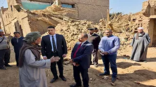 النيابة الإدارية تعاين موقع عقار دشنا المنهار