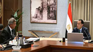 تمهيدًا لعرضه على الرئيس.. "مدبولي" يتسلم تقرير تطوير الإعلام المصري