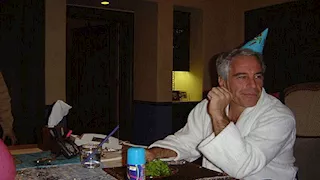 وعدها بـ4 منازل و50 مليون دولار.. كواليس هوس جيفري إبستين بمهاجرة سمراء من شرق أوروبا