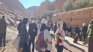 إقبال سياحي كثيف على سانت كاترين قبل انتهاء إجازة نصف العام (صور)