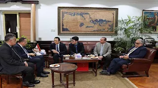 جامعة الإسكندرية تستقبل خبيرًا دوليًا في جراحات المريء- صور