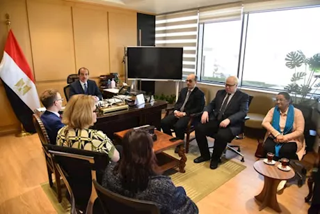 الصحة تبحث مع جامعة بريطانية تعزيز التعاون في مكافحة مقاومة المضادات الميكروبية