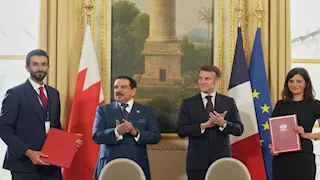 عاهل البحرين والرئيس الفرنسي يشهدان التوقيع على اتفاق دفاعي مشترك