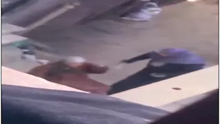 مشهد يهز القلوب.. ابنة تعتدي بوحشية على والدتها المُسنة بالشرقية