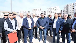 صور.. وزير الإسكان يتفقد شاليهات وفيلات "مزارين" بالعلمين الجديدة