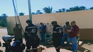 محافظ أسوان يتدخل لحل أزمة مياه الشرب في قرية جعفر الصادق (صور)